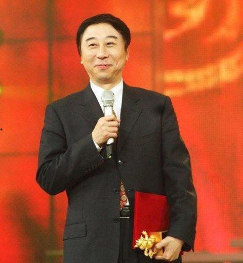 胡斌的家庭背景,出身名门，传承家族荣耀的传奇人生